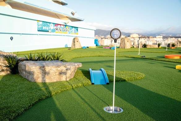 Marella Explorer 2 - Minigolf 3.jpg